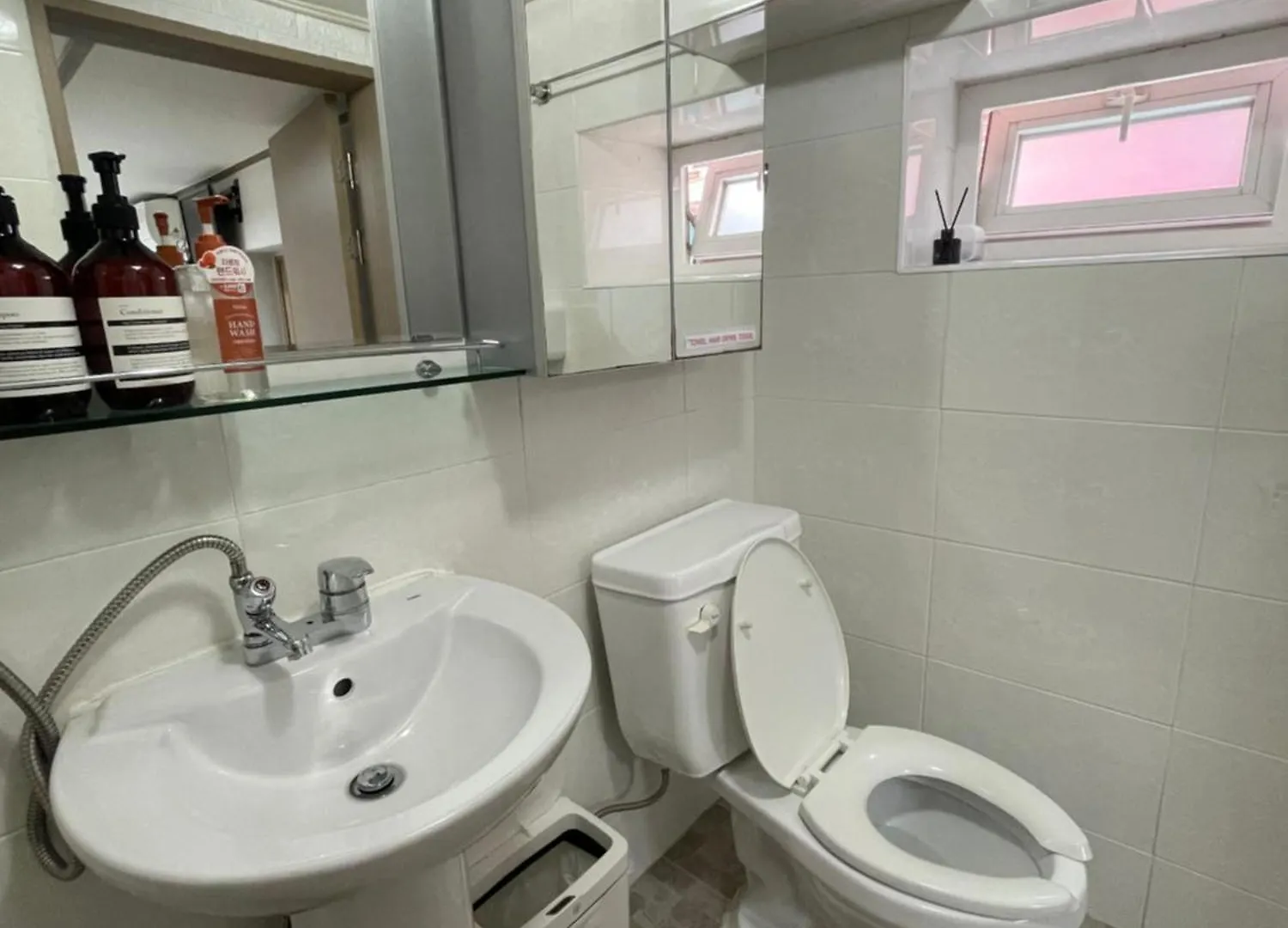Stayin Myeongdong Guesthouse - Foreigners Only Сеул Гостевой дом